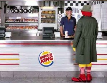 Ronald McDonald mag niet meer bij de concurrent eten