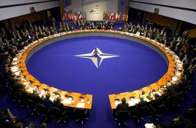 Een NAVO-vergaderzaal