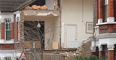 Een huis aan de Chamberlayne Road, NW-London, na de windhoos