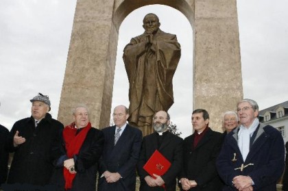 Onthulling van het standbeeld van Johannes Paulus II in Ploërmel, Bretagne