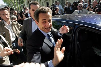 Sarkozy brengt zijn stem uit