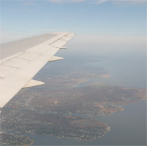 Uitzicht uit vliegtuigraampje