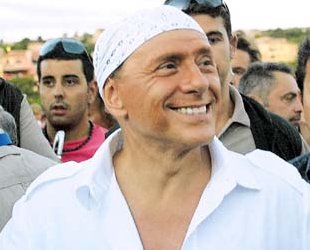 Silvio Berlusconi met bandana