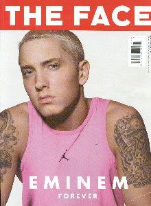 Eminem in roze T-shirt