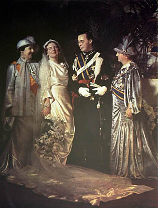 Huwelijk Prins Bernhard en Koningin Juliana, toen nog prinses.