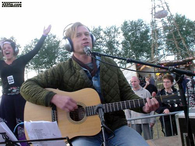 J Perkin op Lowlands 2004