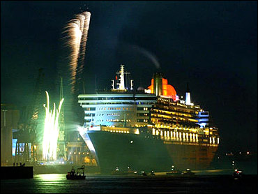 De Queen Mary 2 vlak voor vertrek.