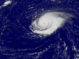 Orkaan Frances ontwikkelt zich boven de Atlantische Oceaan